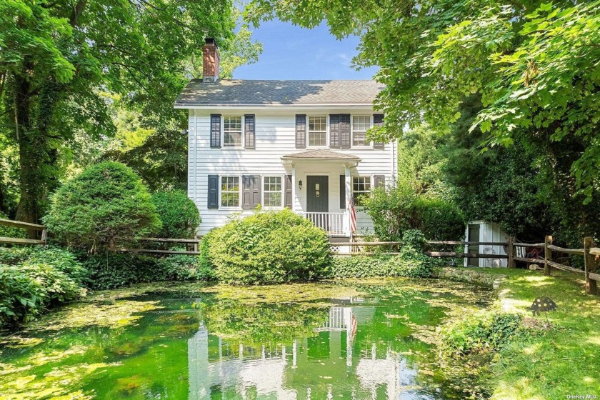 Step inside this spectacular waterfront home embellished by a - Beach Home for sale in Roslyn, New York on Beachhouse.com