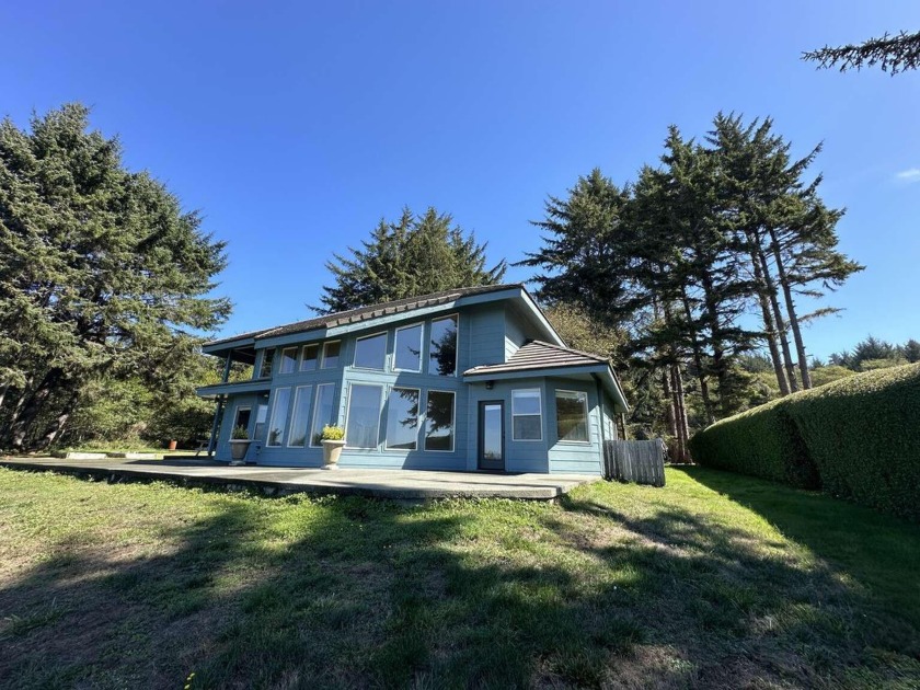 This is a Minimum Service Listing, please call your agent for - Beach Home for sale in Smith River, California on Beachhouse.com