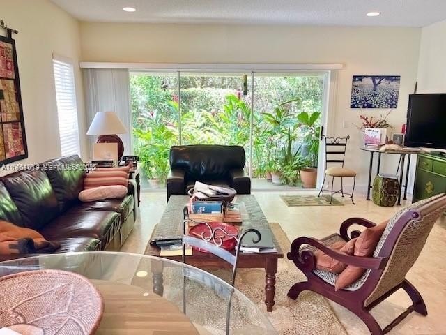 A MUST SEE!!! GORGEOUS END UNIT IN THE HEART OF WPB! THIS BRIGHT - Beach Townhome/Townhouse for sale in West Palm Beach, Florida on Beachhouse.com
