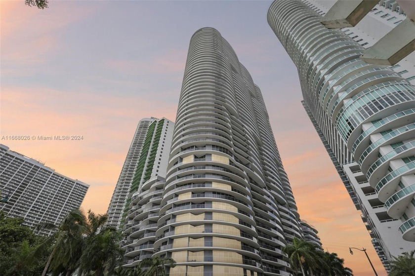 Great opportunity to own a luxurious 1 bed + DEN residence with - Beach Condo for sale in Miami, Florida on Beachhouse.com