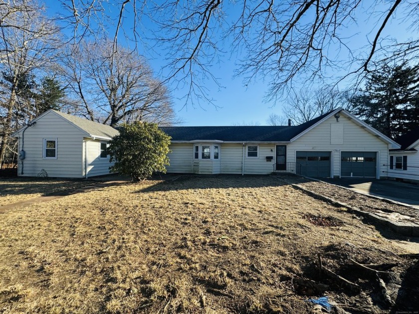 SPRAWLING RANCH W/ CITY WATER, SEWER, BUDEROUS BOILER and 10 - Beach Home for sale in Stonington, Connecticut on Beachhouse.com