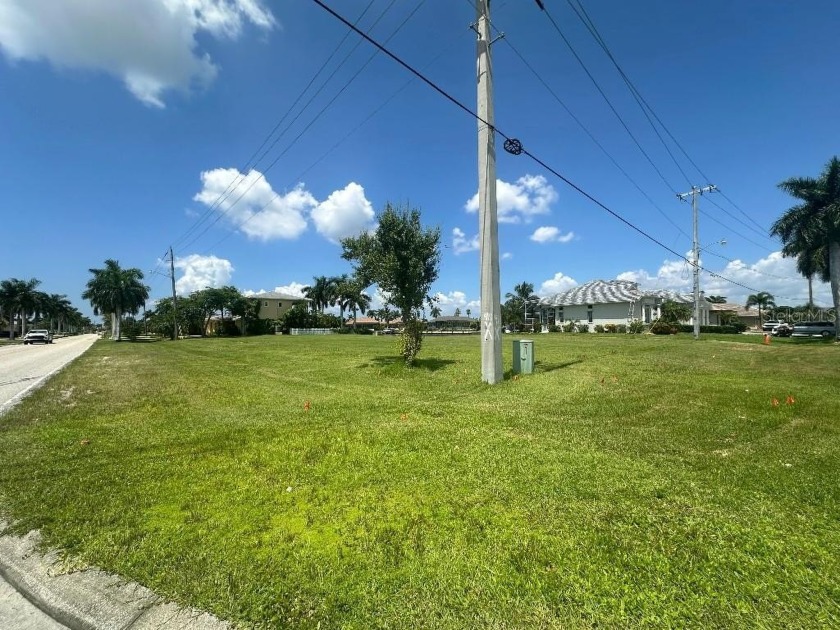 This is the perfect opportunity to build your dream home in the - Beach Lot for sale in Punta Gorda, Florida on Beachhouse.com