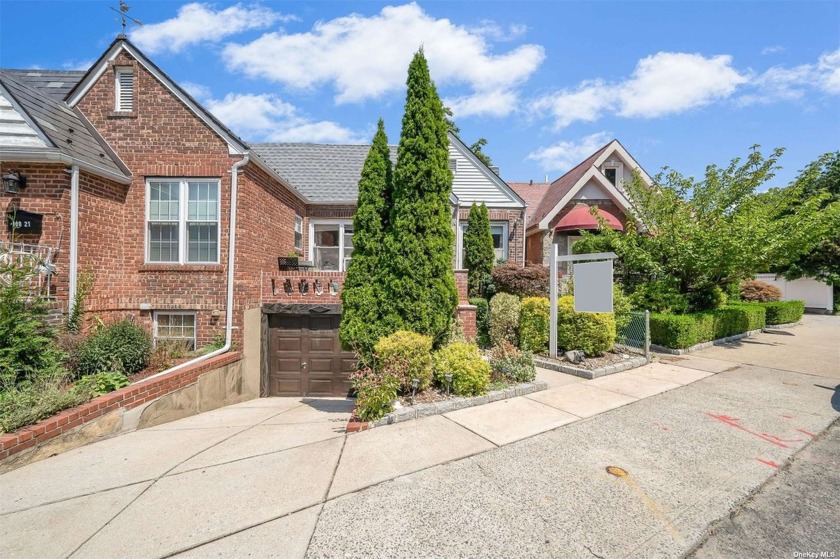 Welcome to your charming ranch-style home in the heart of Forest - Beach Home for sale in Forest Hills, New York on Beachhouse.com