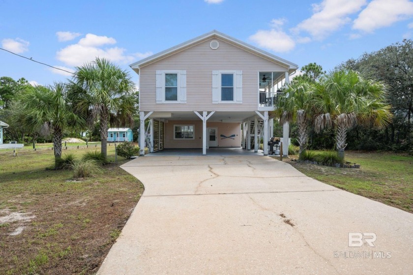 The perfect coastal retreat! Located just a short walk or golf - Beach Home for sale in Gulf Shores, Alabama on Beachhouse.com