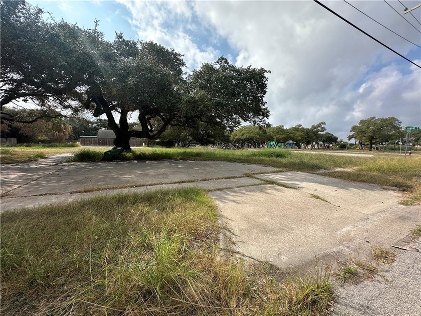 HUGE CORNER LOT! This property is on a large corner lot (just - Beach Lot for sale in Aransas Pass, Texas on Beachhouse.com