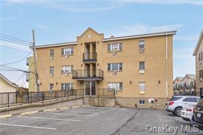 Great Throggsneck location, this gated Condo with water views - Beach Condo for sale in Bronx, New York on Beachhouse.com