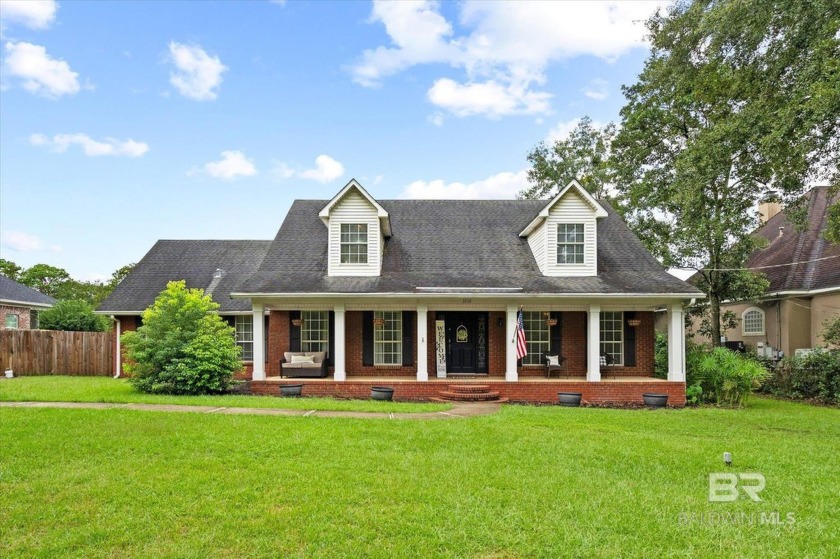 Beautifully renovated 4 bedroom home with 2 full baths and 2 - Beach Home for sale in Mobile, Alabama on Beachhouse.com