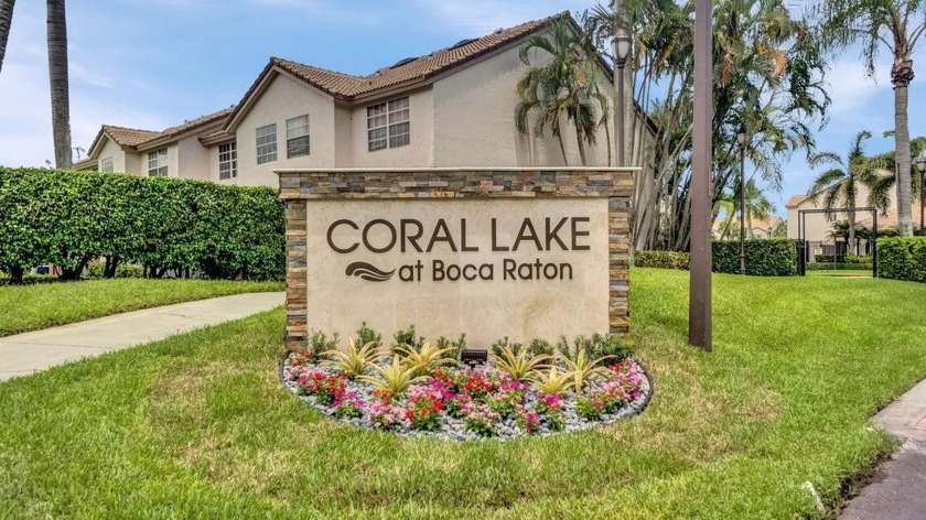 Great location! Beautiful lake view! This 3 bedrooms, 2.5 - Beach Townhome/Townhouse for sale in Boca Raton, Florida on Beachhouse.com