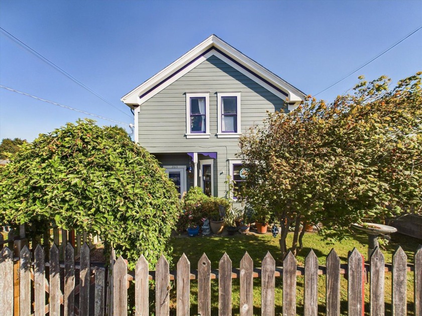 This well loved Victorian is ready for new owners to continue - Beach Home for sale in Eureka, California on Beachhouse.com