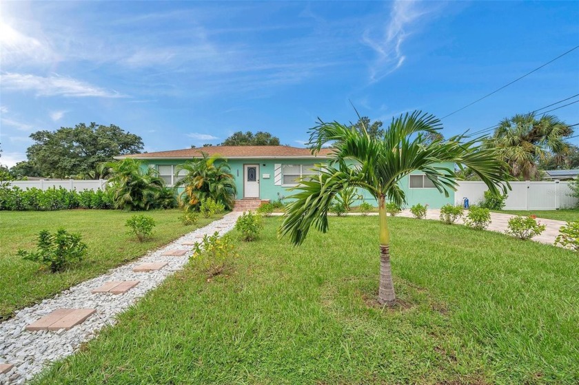 THIS HOME HAS NEVER FLOODED! LOCATION, LOCATION, LOCATION in - Beach Home for sale in St. Petersburg, Florida on Beachhouse.com