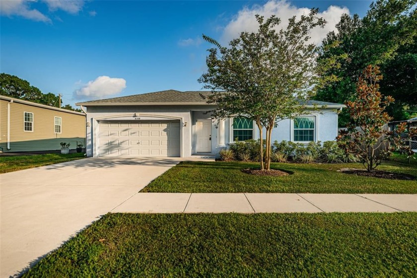 Like a charming picture postcard, the exterior of this home is - Beach Home for sale in Pinellas Park, Florida on Beachhouse.com