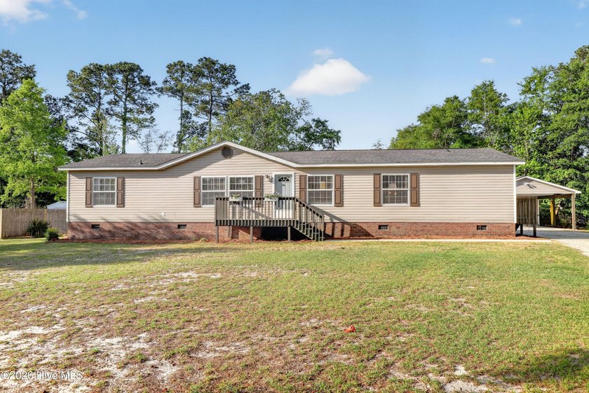 THIS AMAZING HOME HAS SO MUCH TO OFFER!! Quietly tucked away in - Beach Home for sale in Hampstead, North Carolina on Beachhouse.com