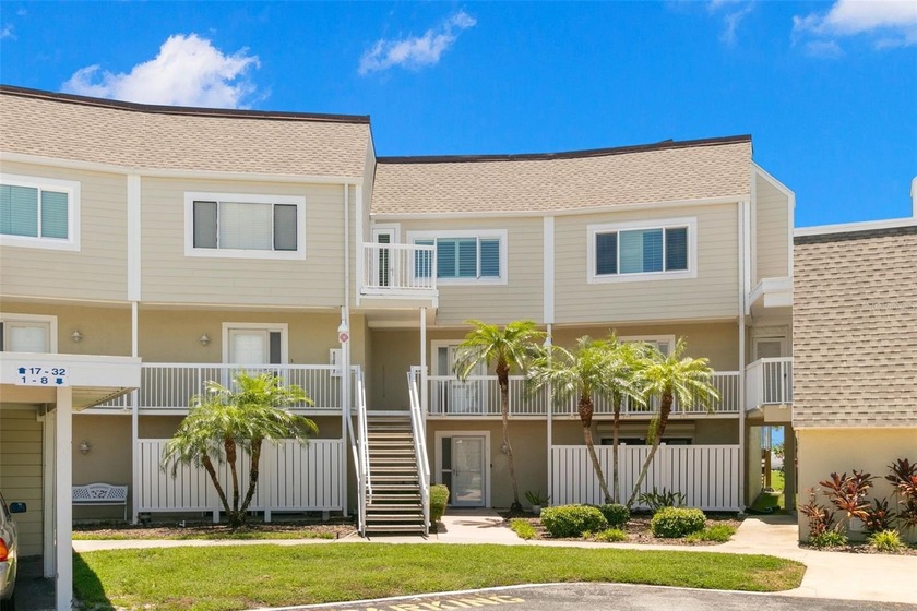 Waterfront!!! Stunning, updated, 3-bedroom, 3-bath condominium - Beach Condo for sale in Dunedin, Florida on Beachhouse.com