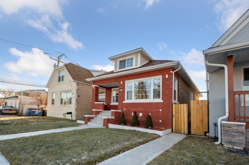 Step inside in this beautifully totally rehabbed single-family - Beach Home for sale in Chicago, Illinois on Beachhouse.com