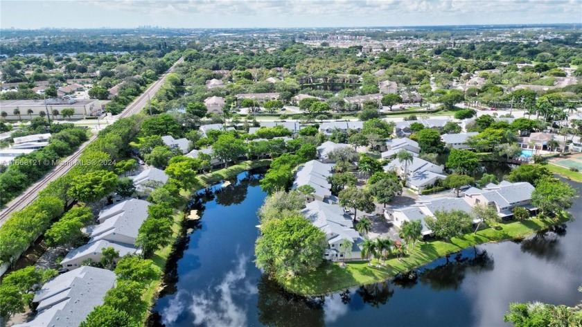 Amazing opportunity 2bd/2ba corner lake front villa, amazing - Beach Home for sale in Deerfield Beach, Florida on Beachhouse.com