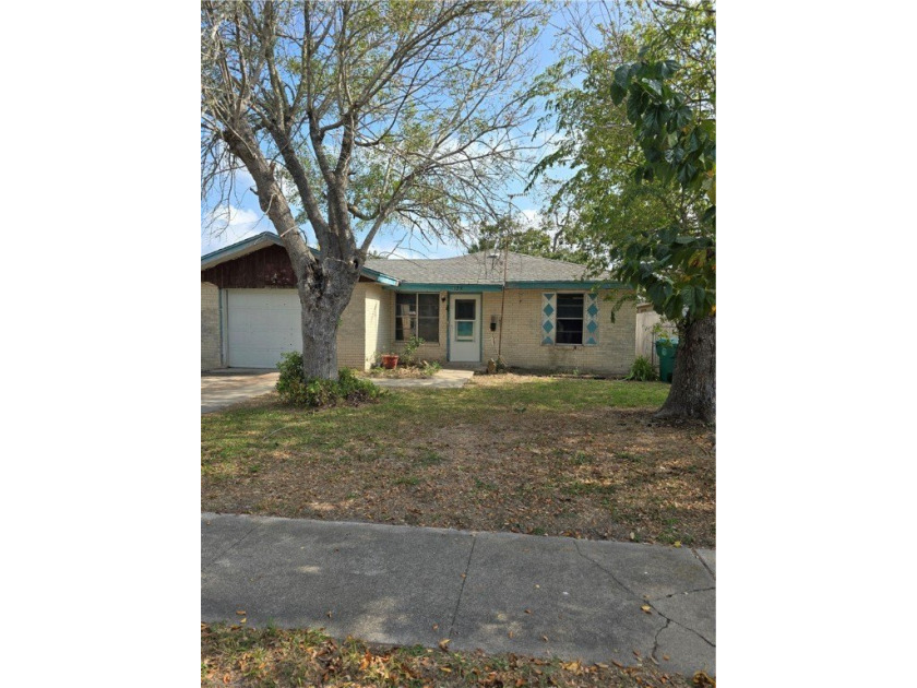 This home sits on a large fenced lot. Ready for the kids and - Beach Home for sale in Aransas Pass, Texas on Beachhouse.com
