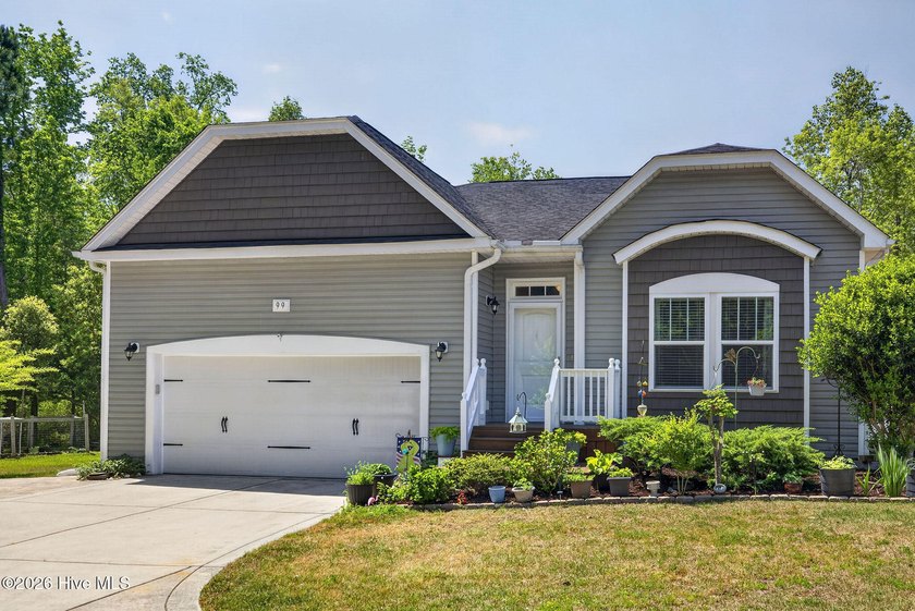 Meticulously maintained 3-bedroom, 2-bath ranch-style home - Beach Home for sale in Hampstead, North Carolina on Beachhouse.com