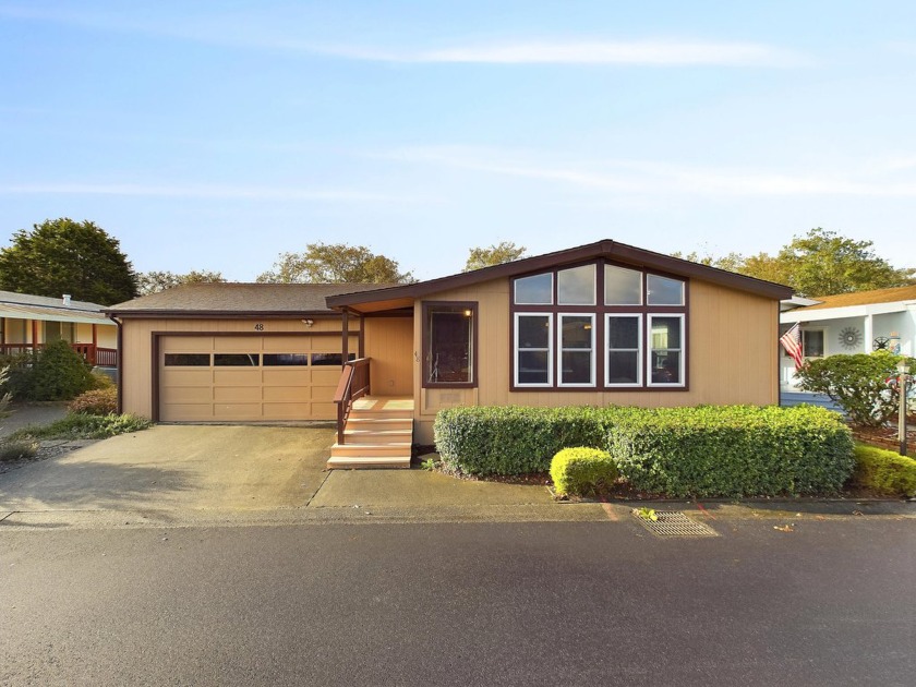 Meticulously maintained home in Ocean West Park. This 3 bedroom - Beach Home for sale in Mckinleyville, California on Beachhouse.com