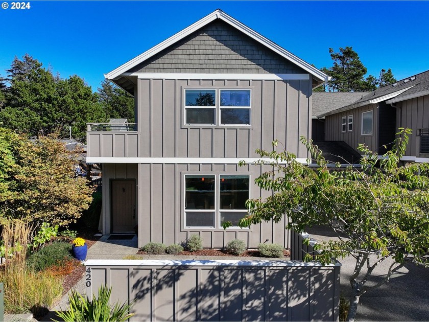 Beautiful craftsmen style condominium with exceptional proximity - Beach Condo for sale in Manzanita, Oregon on Beachhouse.com