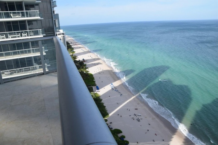 MOTIVATED SELLER! Stunning oceanfront condo with 4 spacious - Beach Condo for sale in Sunny Isles Beach, Florida on Beachhouse.com