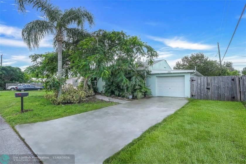 In the heart of Jensen Beach, this inviting home welcomes you - Beach Home for sale in Jensen Beach, Florida on Beachhouse.com