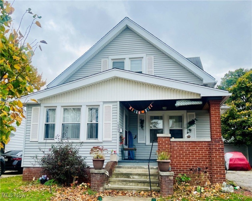 Investment opportunity! Step inside to the spacious living room - Beach Home for sale in Cleveland, Ohio on Beachhouse.com