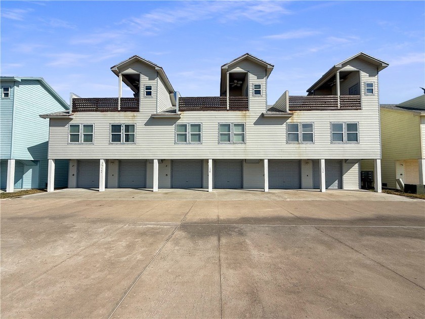 Property Description: Property Description: Discover the perfect - Beach Townhome/Townhouse for sale in Port Aransas, Texas on Beachhouse.com