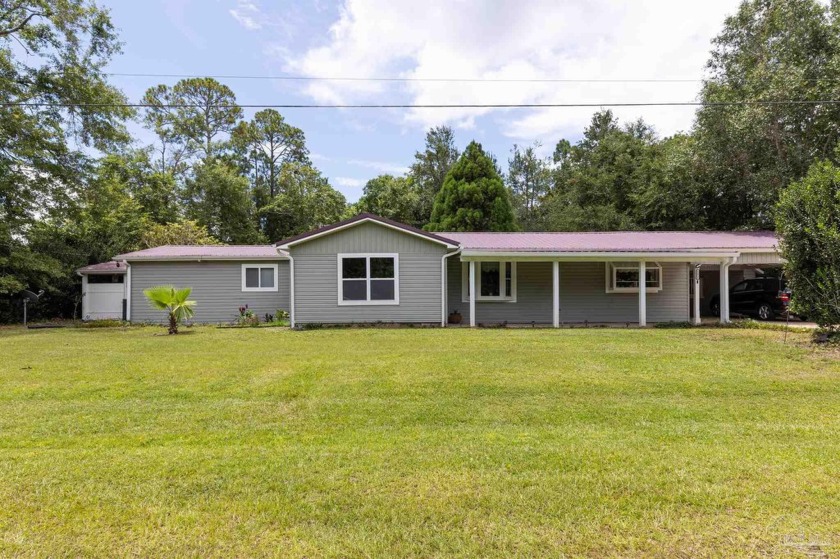 Beautiful 3 bedroom/2 bath home on private half acre lot in - Beach Home for sale in Milton, Florida on Beachhouse.com