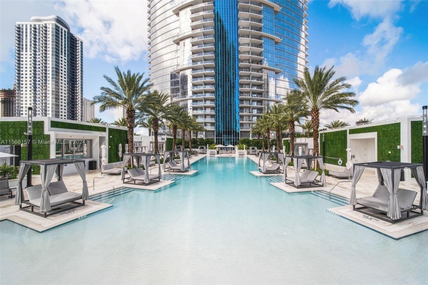 Amazing fully furnished 1 bed + den and 2 full baths, apartment - Beach Condo for sale in Miami, Florida on Beachhouse.com