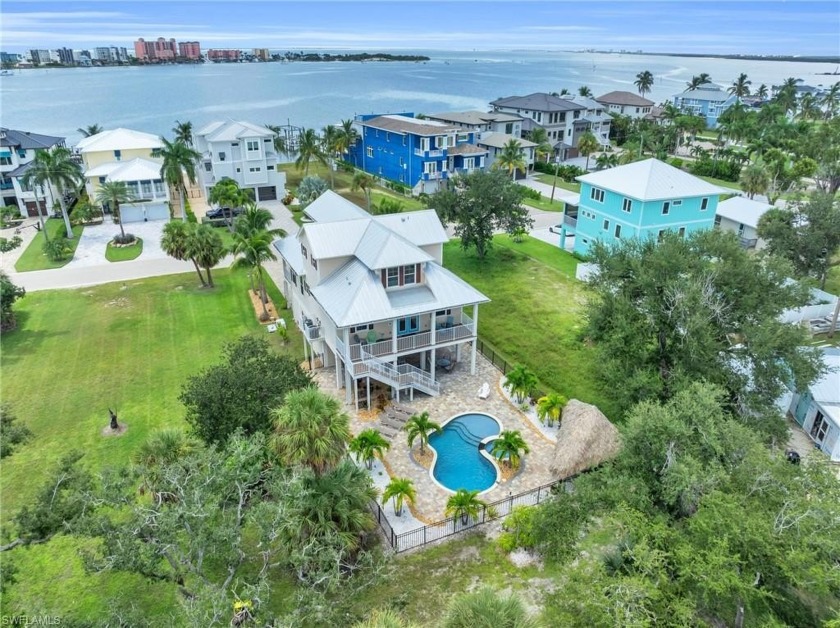 WEEKLY rental with high Potential Income!! Welcome to your - Beach Home for sale in Fort Myers Beach, Florida on Beachhouse.com