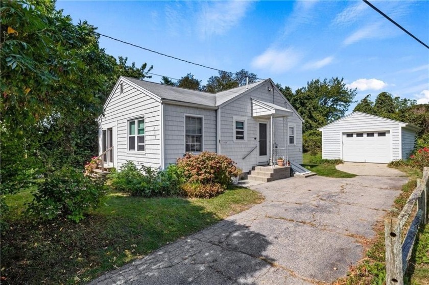 Welcome to this charming Harbour Island cottage with everything - Beach Home for sale in Narragansett, Rhode Island on Beachhouse.com