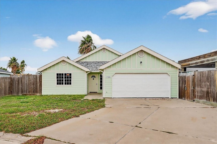 Relax and unwind at this beautiful 3-bedroom, 2-bath home that - Beach Home for sale in Port Aransas, Texas on Beachhouse.com