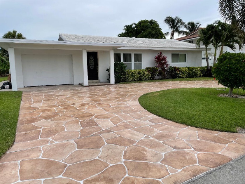 LOCATION, LOCATION, LOCATION, most sought after 100 block of - Beach Home for sale in Palm Beach Shores, Florida on Beachhouse.com