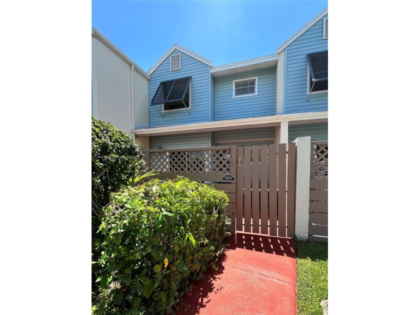 SELLER CREDIT AVAILABLE! Own this beautifully maintained 2 bed - Beach Townhome/Townhouse for sale in Margate, Florida on Beachhouse.com