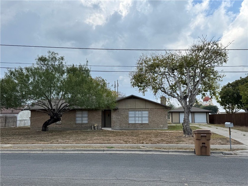 Priced to sell and located directly across from Calallen Middle - Beach Home for sale in Corpus Christi, Texas on Beachhouse.com