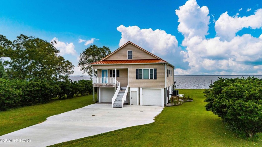 Waterfront home offering stunning views of the Neuse River - Beach Home for sale in Arapahoe, North Carolina on Beachhouse.com