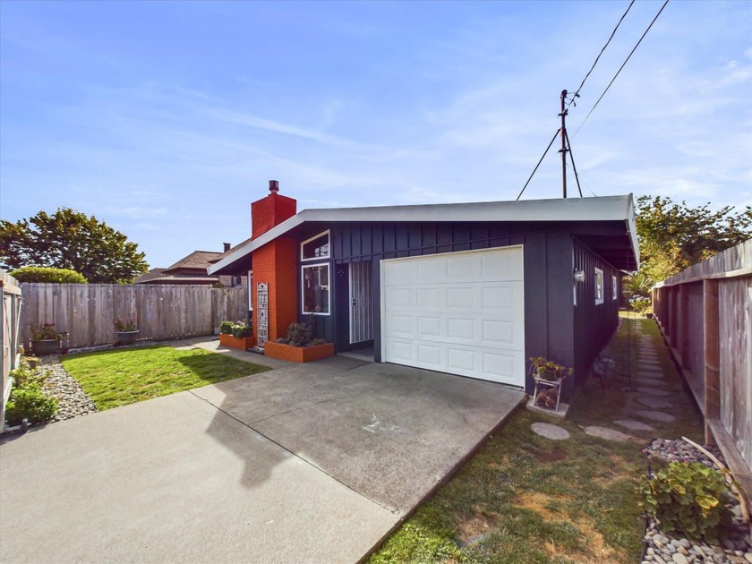 * OPEN HOUSE - Saturday 11/16/24 1pm-3pm. *Welcome to your dream - Beach Home for sale in Eureka, California on Beachhouse.com