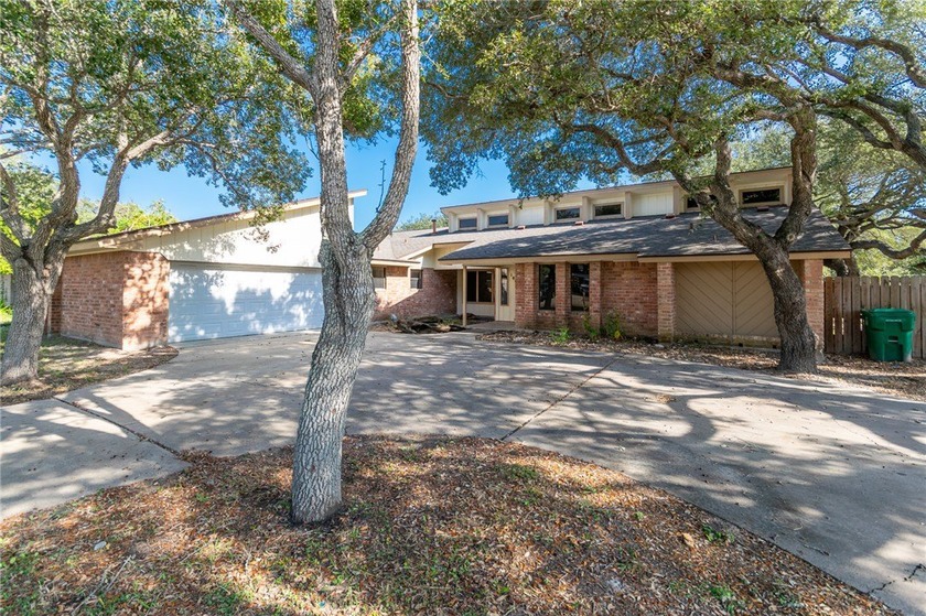Discover space, comfort, and classic coastal charm in this - Beach Home for sale in Aransas Pass, Texas on Beachhouse.com