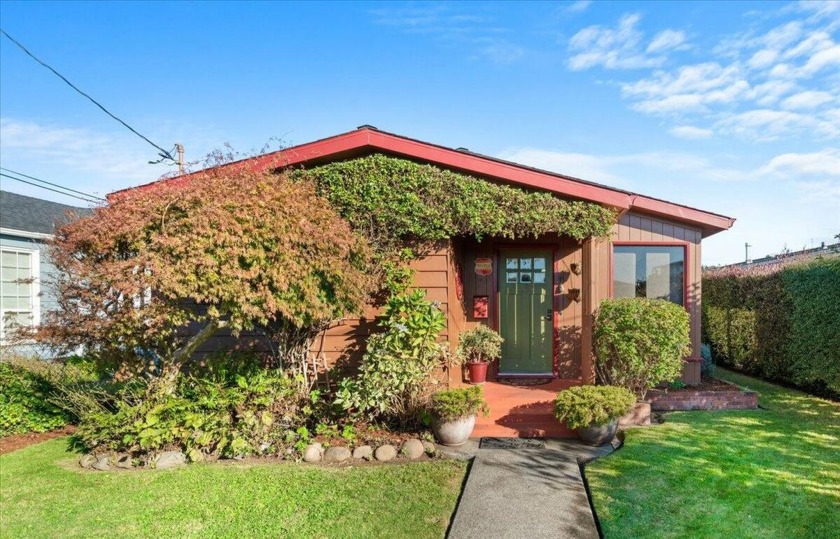 Relax and enjoy a tranquil afternoon in the charming backyard - Beach Home for sale in Eureka, California on Beachhouse.com