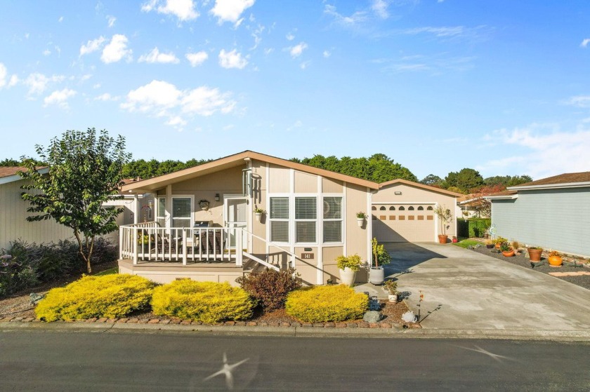 A MUST SEE! This exceptionally well cared for 3 bed, 2 bath home - Beach Home for sale in Mckinleyville, California on Beachhouse.com