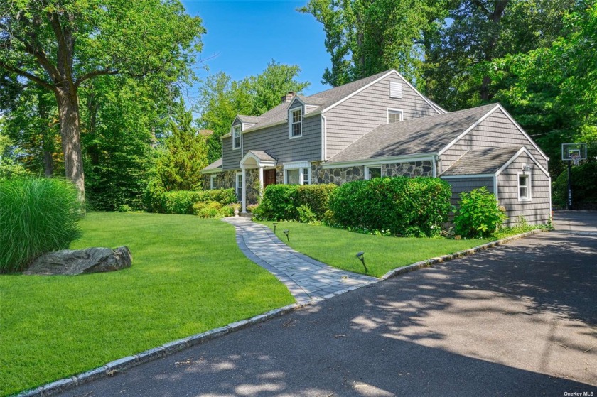 Nestled in the esteemed Meadow Woods section of Lake Success - Beach Home for sale in Great Neck, New York on Beachhouse.com