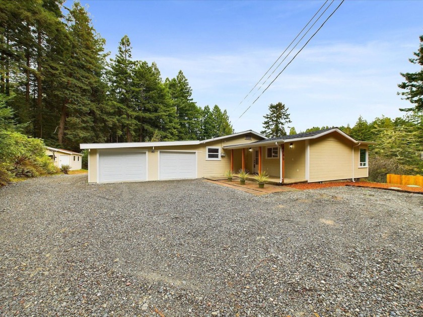 A country lane feel, on a little over an acre, yet just minutes - Beach Home for sale in Eureka, California on Beachhouse.com