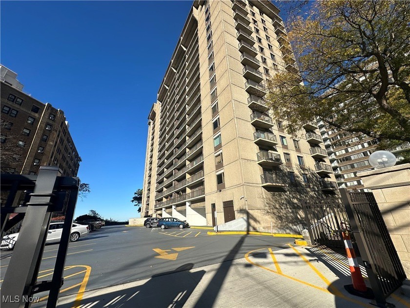 Welcome home to this 1 bed, 1 bath high-rise condo located in a - Beach Condo for sale in Lakewood, Ohio on Beachhouse.com