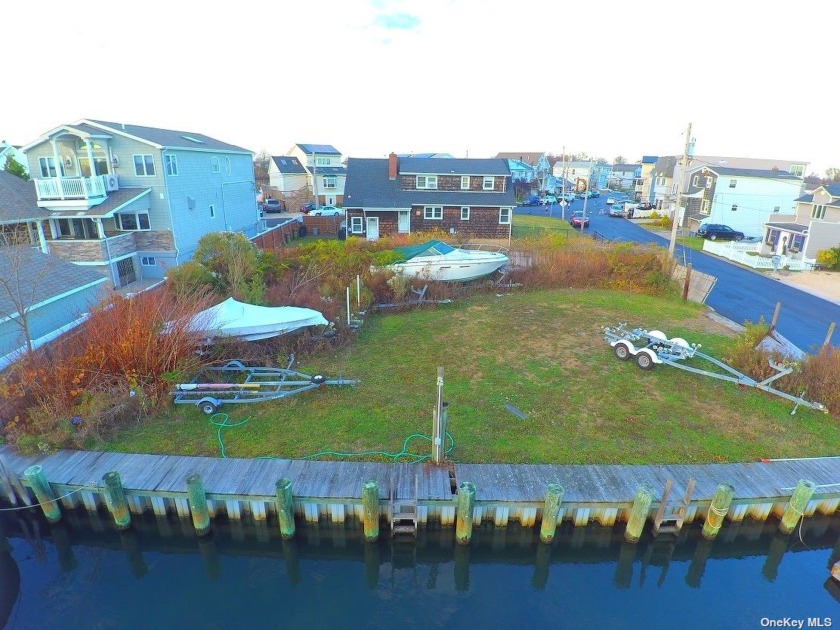 CANT FIND YOUR DREAM HOUSE IN THIS MARKET...JUST BUILD IT - Beach Lot for sale in Seaford, New York on Beachhouse.com