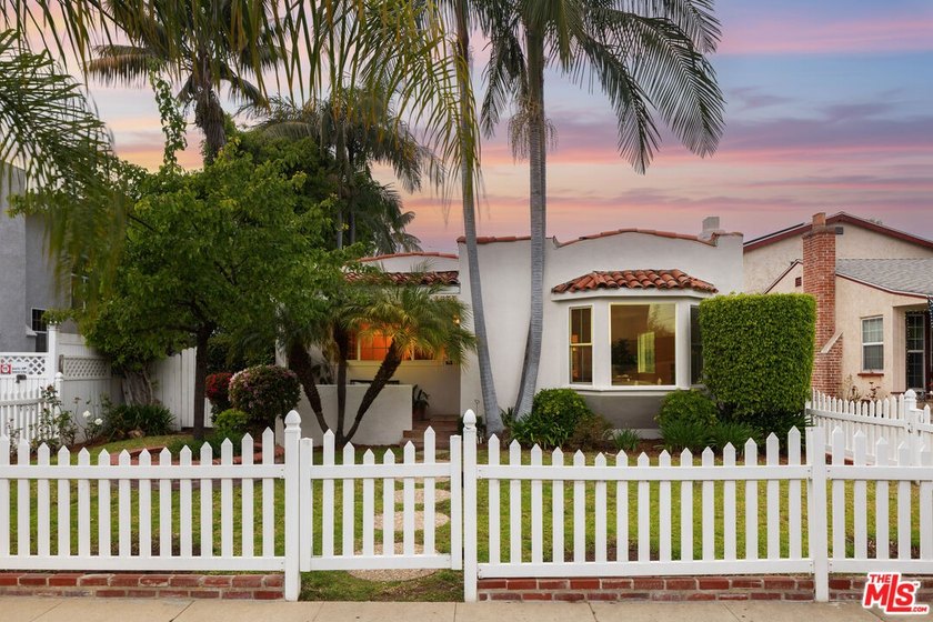Set on a rare and expansive 8,679 sq ft lot in Venice, this - Beach Home for sale in Venice, California on Beachhouse.com