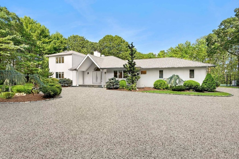 This light, bright and spacious Contemporary residence is sited - Beach Home for sale in East Quogue, New York on Beachhouse.com