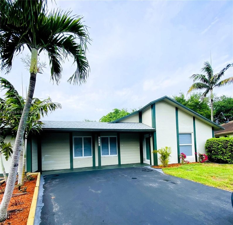 Welcome home! Almost 1800 sq. ft. 4 BD, 2 BA custom, modern home - Beach Home for sale in Davie, Florida on Beachhouse.com