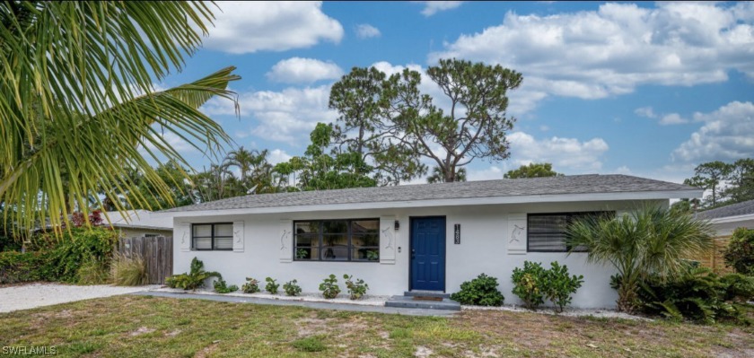 Nestled in the coastal neighborhood of Gordon River Homes you'll - Beach Home for sale in Naples, Florida on Beachhouse.com