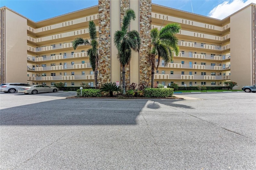 This Pinebrook-Ironwood condo is an end unit, 4th floor unit - Beach Condo for sale in Bradenton, Florida on Beachhouse.com
