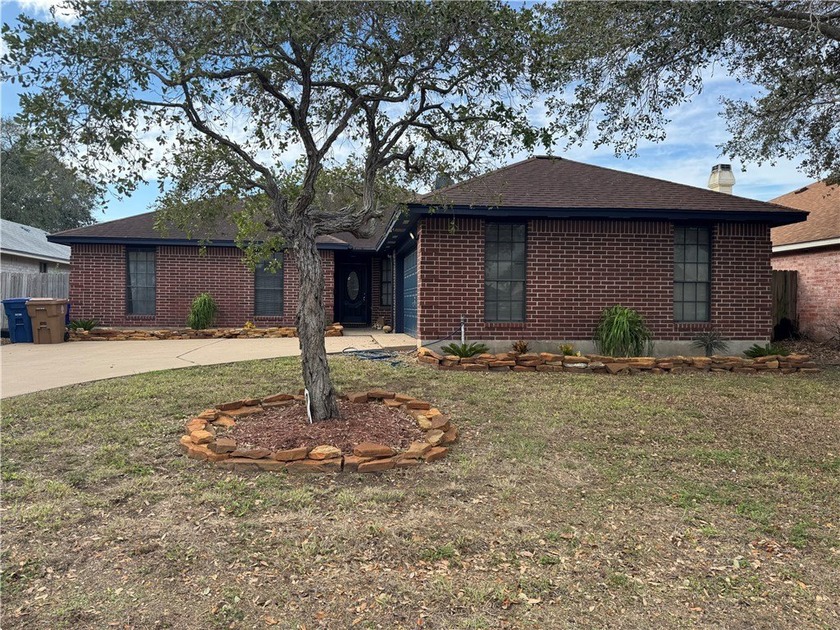This south-side beauty features 4 bedrooms with 2 bathrooms - Beach Home for sale in Corpus Christi, Texas on Beachhouse.com